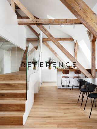 DŮM FRANZE KAFKY ▫️ V nově zrekonstruovaných interiérech domu Franze Kafky se prolínají klasické a moderní prvky,...