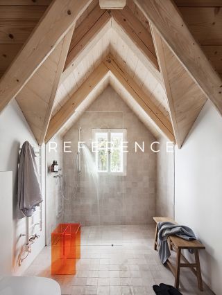 CHALOUPKA DVĚ SESTRY ◾️ Interiér pod taktovkou designérky @denisastrmiskovastudio rozkvetl do nevšední kombinace krásy a...