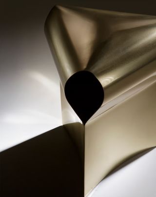 EFESTO ◾️Stolička Efesto je více než jen nábytek, je to socha pro domácnost. ◾️Leštěný povrch ještě více zdůrazňuje její...