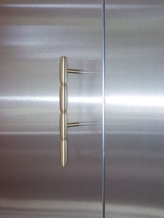 Do našeho showroomu dorazila novinka! ◾️V rámci spolupráce s Jiřím Krejčiříkem u nás nyní najdete nové designové úchytky,...